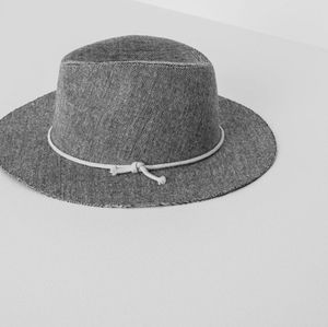 Pull & Bear hat
